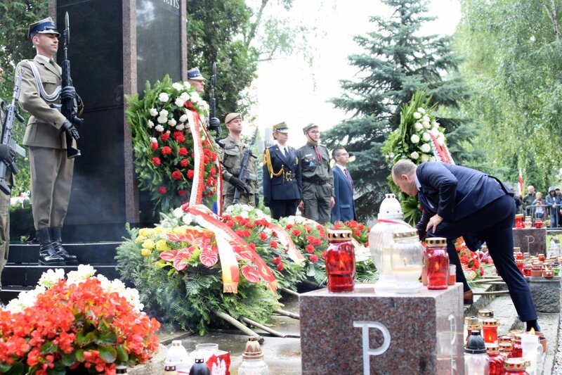 The IPN's President honouring Warsaw Insurgents at the Powązki cemetery