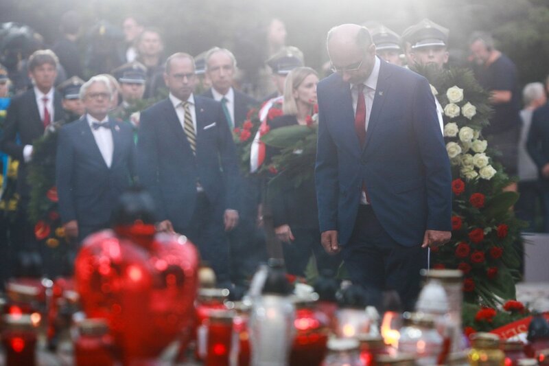 The IPN&#039;s Deputy President Mateusz Szpytma paying tribute to murdered Warsaw residents