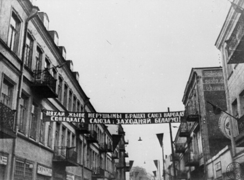 A banner over a street in Bialystok, September 1939 (IPN)