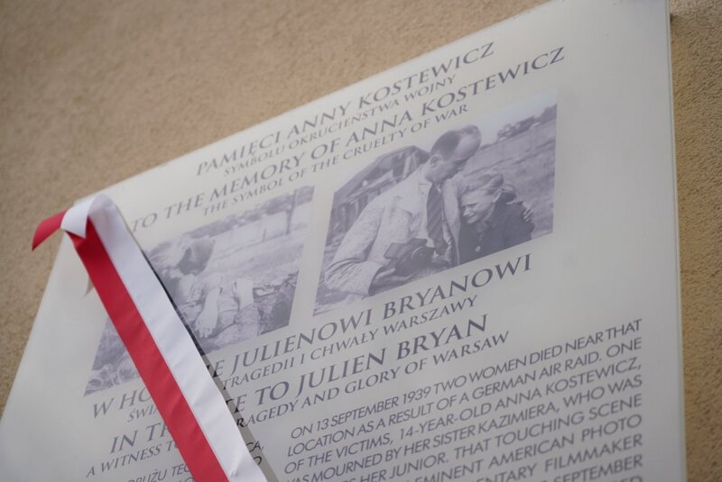 The official unveiling of a plaque commemorating Anna Kostewicz and Julien Bryan, Warsaw 30 September 2021