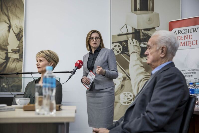 The IPN's Archive's Director Marzena Kruk, Stefan Piątkowski and Joanna Dardzińska, 24 January 2022; photo: K. Adamów