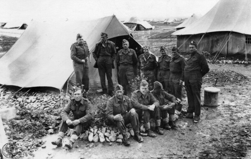 Polish soldiers evacuated from the USSR. The picture was taken in Chanakin near Kirkuk (Iraq), near the border with Iran during World War II.