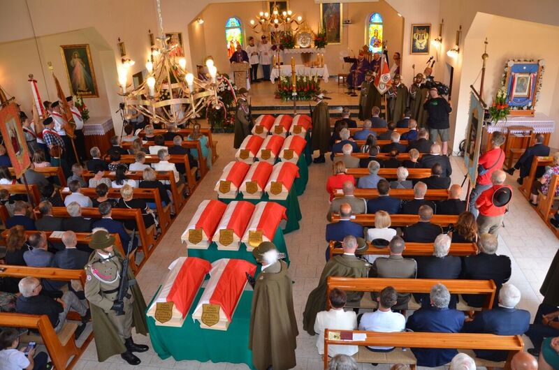 Funeral ceremonies of 14 soldiers of the Polish Army murdered in July 1946 by Ukrainian nationalists - Jawornik Ruski, 29 July 2022. Photo: Katarzyna Gajda-Bator, Institute of National Remembrance, Rzeszów Branch