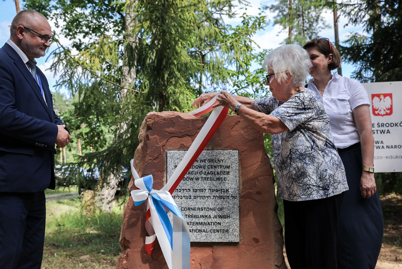 Ms Ada Willenberg unveiling of the cornerstone of the future Museum at Treblinka; photo: Sławek Kasper IPN