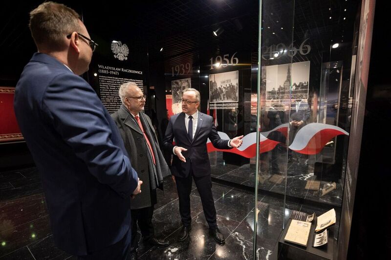 Latvian President at the Mausoleum of the Presidents of Poland in Exile, Warsaw 23 February 2023