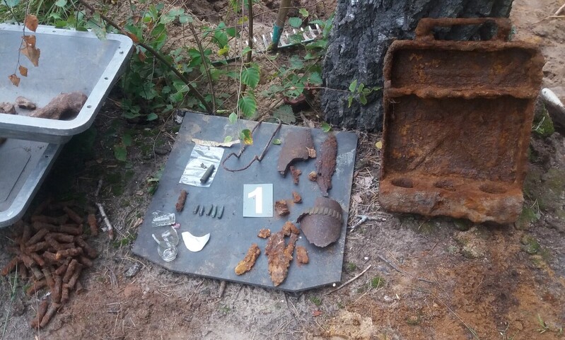 Artifacts found during the exhumation works