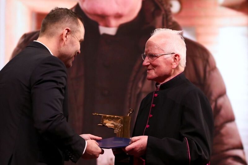 Rev. Jan Sikorski recieves the ”Custodian of National Memory” Prize