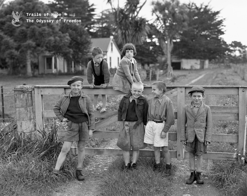 Polish children in New Zealand; photo: AIPN