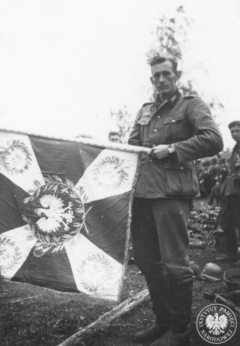 German soldier with a captured Polish banner, September 1939 (IPN Archive)