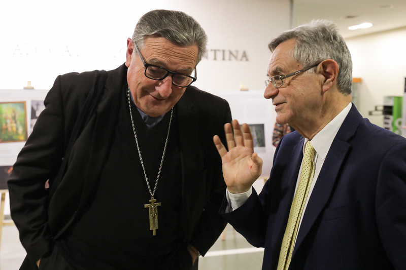 The Archbishop Eduardo Eliseo Martin and the UCA Dean Luis Maria Caterina at the IPN "The Good Samaritans from Markowa" exhibition presented in Rosario, Argentina – 14 September 2023; photo: M. Bujak (IPN)