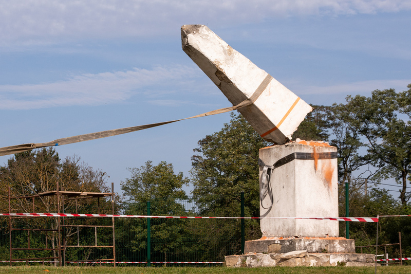The dismantling of another object of Soviet propaganda, Łubnice, Poland 12 October 2023, photo: Mikołaj Bujak, IPN