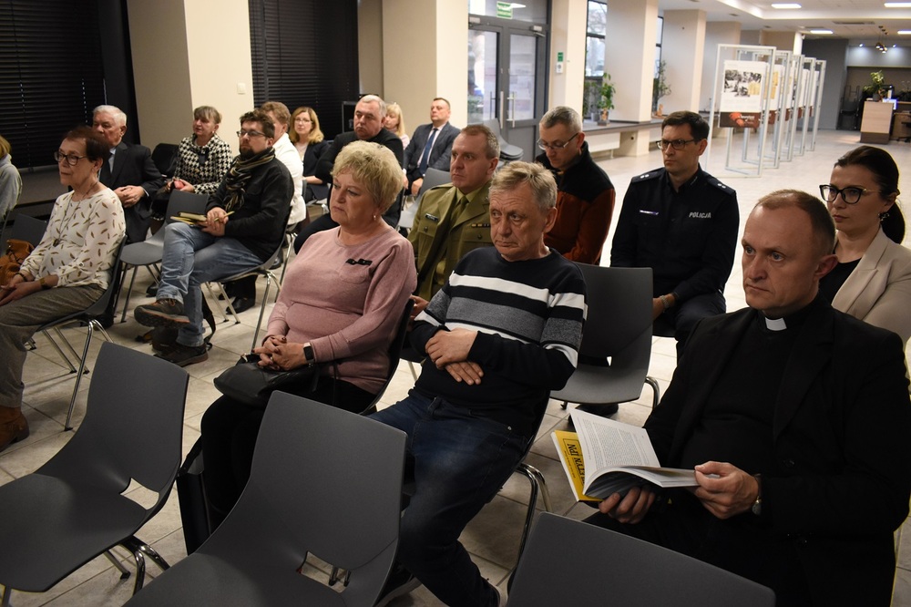 Dyskusja: Wokół niemieckiej zbrodni na rodzinie Ulmów z Markowej oraz pomocy świadczonej Żydom przez Polaków. Spojrzenie z różnych perspektyw