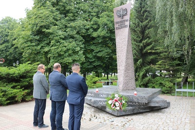 Delegacja Oddziału IPN w Białymstoku oddaje hołd ofiarom Obławy Augustowskiej