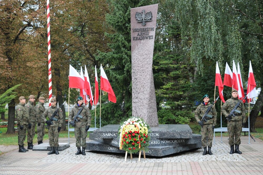 Uroczystości pod pomnikiem Armii Krajowej