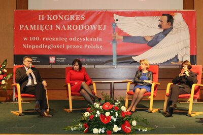 Uczestnicy dyskusji panelowej „Polskie drogi do Niepodległości”
