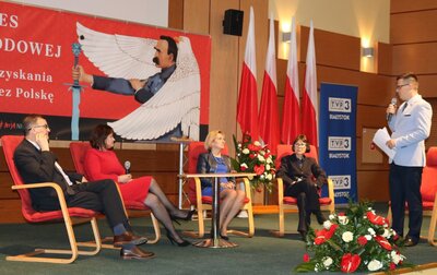 Uczestnicy dyskusji panelowej „Polskie drogi do Niepodległości”