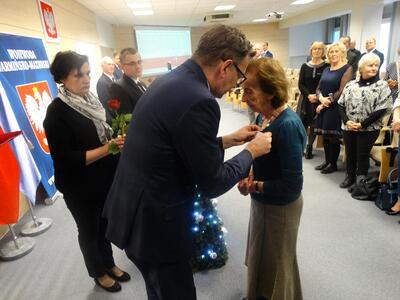 Prezes IPN odznacza Krzyżem Wolności i Solidarności Teresę Niczyperowicz