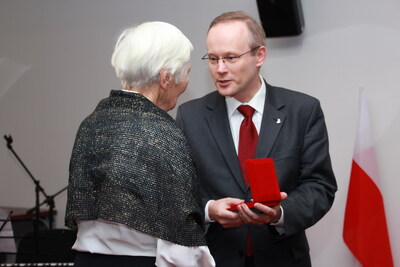 Wręczenie nagrody żonie śp. płk. Tadeusza Czerkawskiego