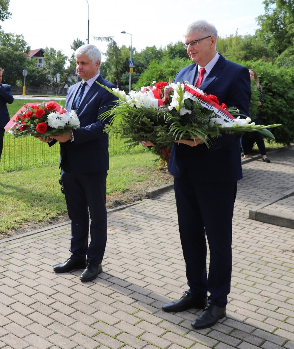 Złożenie kwiatów w rocznicę Bitwy Białostockiej w wojnie polsko-bolszewickiej 1920 r. Fot. A. Piekarska IPN