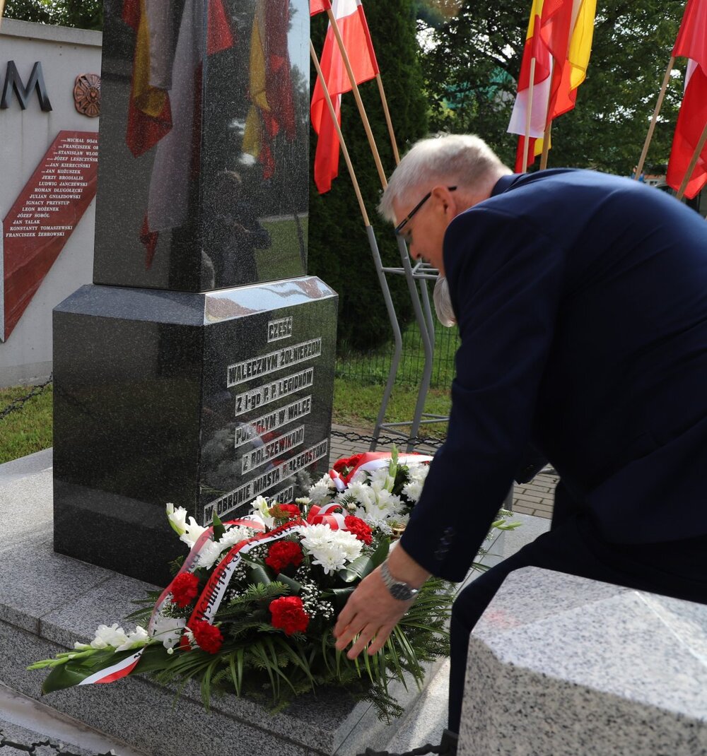 Złożenie kwiatów w rocznicę Bitwy Białostockiej w wojnie polsko-bolszewickiej 1920 r. Fot. A. Piekarska IPN
