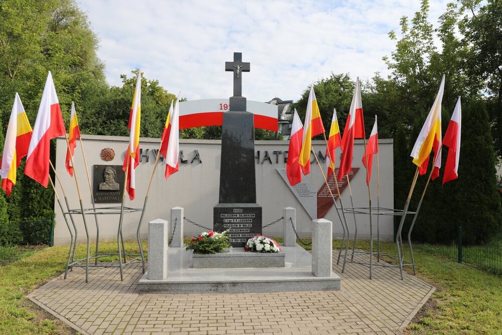 Złożenie kwiatów w rocznicę Bitwy Białostockiej w wojnie polsko-bolszewickiej 1920 r. Fot. A. Piekarska IPN