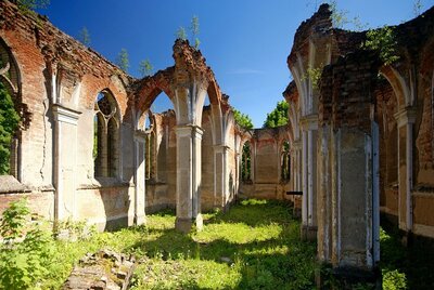Ruiny kościoła w Jałówce