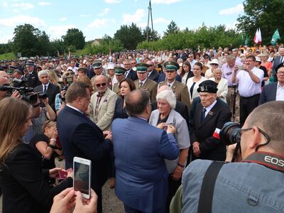 Minister Andrzej Dera wręczył w imieniu Prezydenta RP Krzyże Orderu Krzyża Niepodległości sześciu osobom