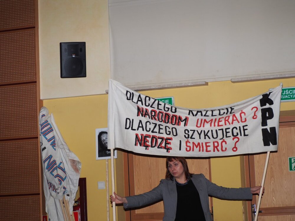 Oryginalne transparenty KPN z lat osiemdziesiątych - jako przykład walki o przestrzeń publiczną w czasach komunizmu