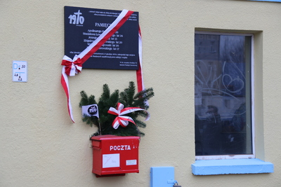 Odsłonięcie tablicy pamiątkowej IPN poświęconej młodym ofiarom Grudnia ’70 – Gdynia, 17 grudnia 2020