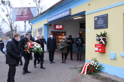 Odsłonięcie tablicy pamiątkowej IPN poświęconej młodym ofiarom Grudnia ’70 – Gdynia, 17 grudnia 2020