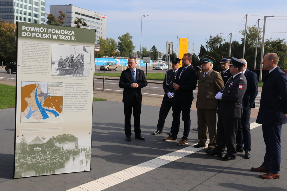 Wernisaż najnowszej wystawy IPN Gdańsk „Zasłużyć na krzyż: albo Virtuti, albo drewniany. Obrona Wybrzeża 1939” – Gdynia, 28 września 2021