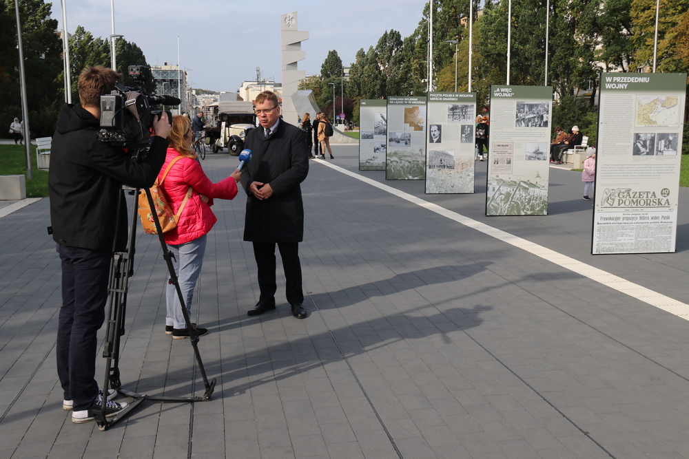 Wernisaż najnowszej wystawy IPN Gdańsk „Zasłużyć na krzyż: albo Virtuti, albo drewniany. Obrona Wybrzeża 1939” – Gdynia, 28 września 2021