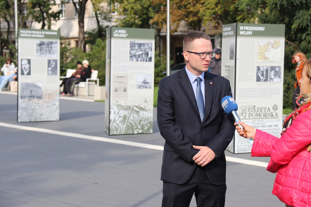 Wernisaż najnowszej wystawy IPN Gdańsk „Zasłużyć na krzyż: albo Virtuti, albo drewniany. Obrona Wybrzeża 1939” – Gdynia, 28 września 2021