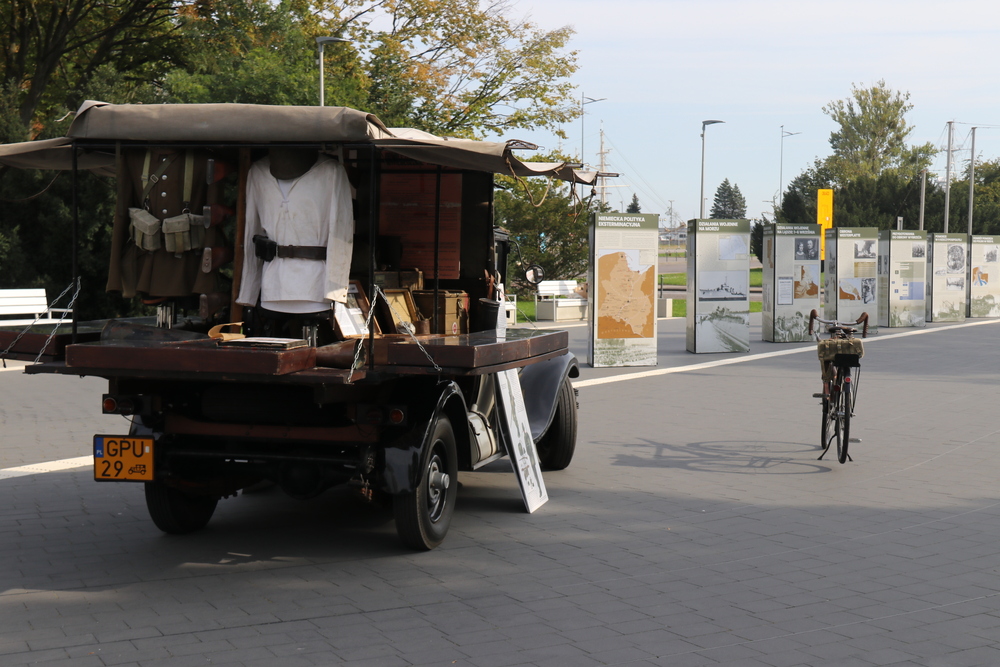 Wernisaż najnowszej wystawy IPN Gdańsk „Zasłużyć na krzyż: albo Virtuti, albo drewniany. Obrona Wybrzeża 1939” – Gdynia, 28 września 2021