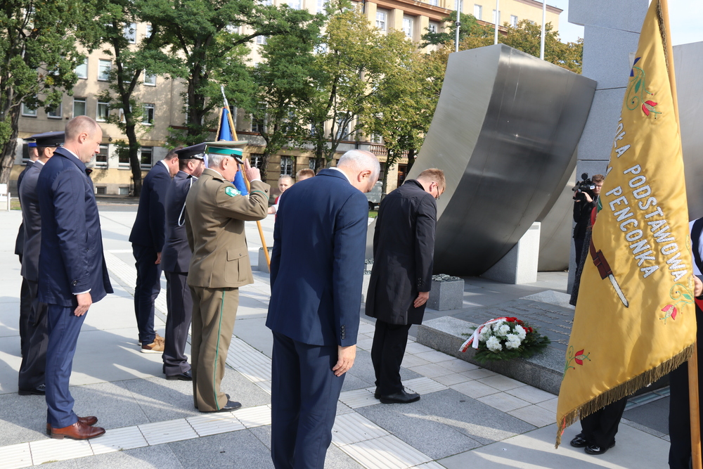 Wernisaż najnowszej wystawy IPN Gdańsk „Zasłużyć na krzyż: albo Virtuti, albo drewniany. Obrona Wybrzeża 1939” – Gdynia, 28 września 2021