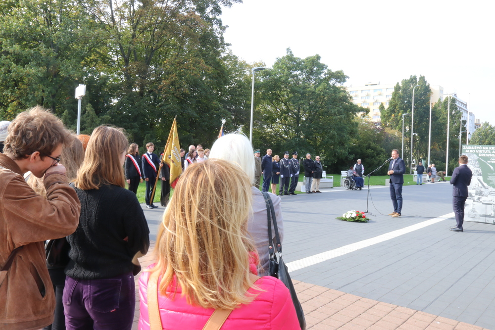 Wernisaż najnowszej wystawy IPN Gdańsk „Zasłużyć na krzyż: albo Virtuti, albo drewniany. Obrona Wybrzeża 1939” – Gdynia, 28 września 2021