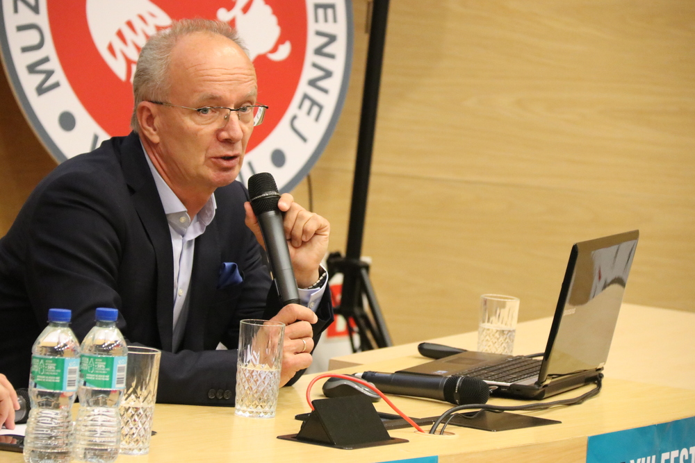 Podczas trzeciego dnia XIII Festiwalu Filmowego NNW 1 października w Gdyni odbyło się Spotkanie „CODIS – narzędzie FBI w badaniach identyfikacyjnych IPN” z udziałem wiceprezesa IPN dr. hab. Krzysztofa Szwagrzyka oraz dr Magdaleny Krajewskiej, naczelnik Wydziału Identyfikacji Biura Poszukiwań i Identyfikacji IPN. Spotkanie poprowadził red. Marcin Wikło