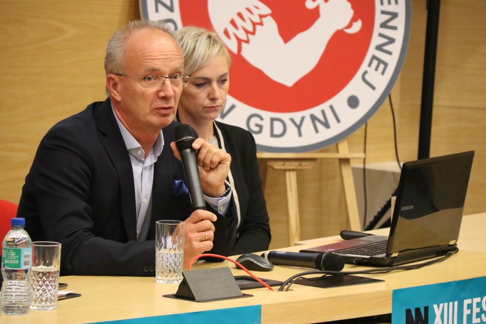 Podczas trzeciego dnia XIII Festiwalu Filmowego NNW 1 października w Gdyni odbyło się Spotkanie „CODIS – narzędzie FBI w badaniach identyfikacyjnych IPN” z udziałem wiceprezesa IPN dr. hab. Krzysztofa Szwagrzyka oraz dr Magdaleny Krajewskiej, naczelnik Wydziału Identyfikacji Biura Poszukiwań i Identyfikacji IPN. Spotkanie poprowadził red. Marcin Wikło