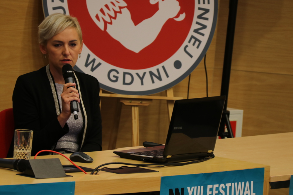 Podczas trzeciego dnia XIII Festiwalu Filmowego NNW 1 października w Gdyni odbyło się Spotkanie „CODIS – narzędzie FBI w badaniach identyfikacyjnych IPN” z udziałem wiceprezesa IPN dr. hab. Krzysztofa Szwagrzyka oraz dr Magdaleny Krajewskiej, naczelnik Wydziału Identyfikacji Biura Poszukiwań i Identyfikacji IPN. Spotkanie poprowadził red. Marcin Wikło