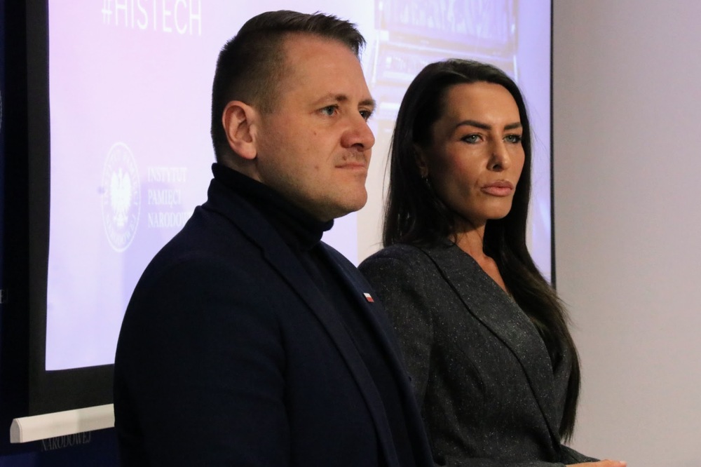 Dyrektor Biura Kadr Mateusz Kotecki i dyrektor Biura Nowych Technologii Magdalena Hajduk.