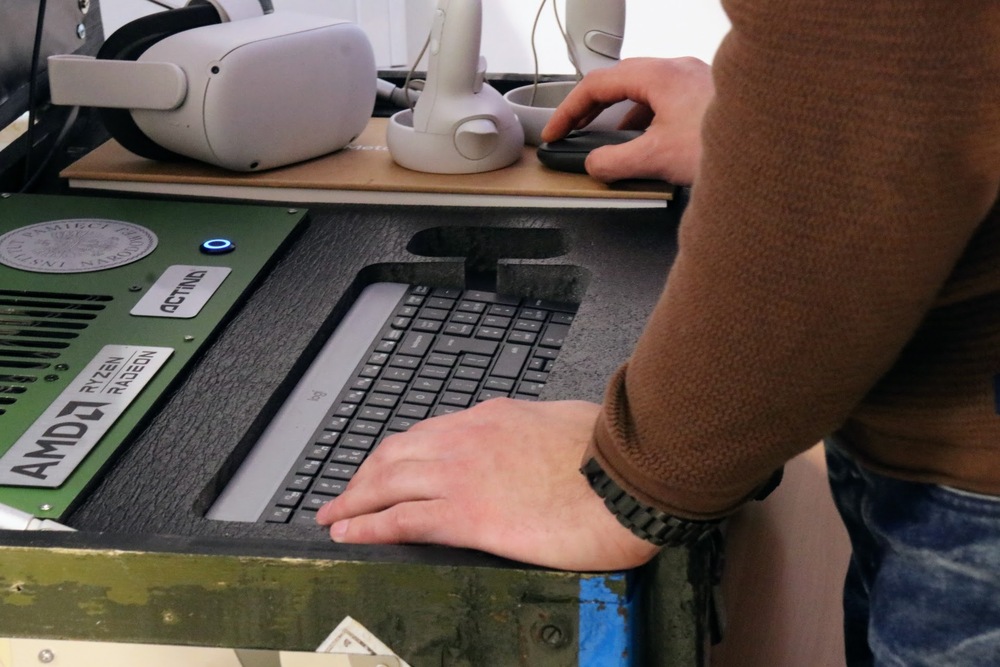 Zajęcia z wykorzystaniem mobilnych skrzyń z immersyjną edukacją historyczną.