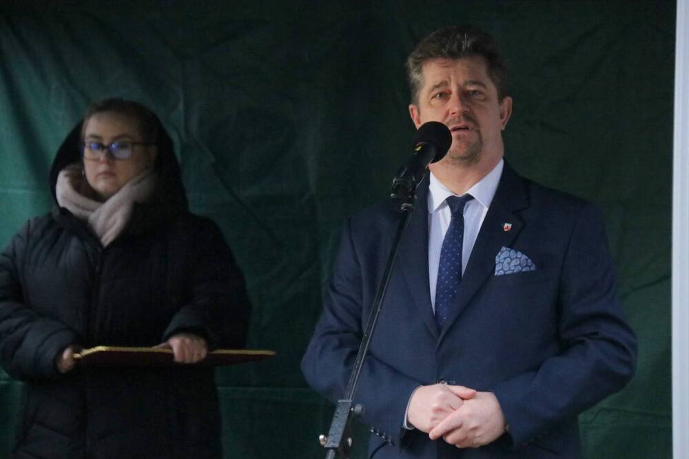 Uroczystość odsłonięcia pomnika upamiętniającego ofiary zbrodniczych ideologii, niemieckiego nazizmu i sowieckiego komunizmu – Malbork, 22 lutego 2024. Fot. IPN