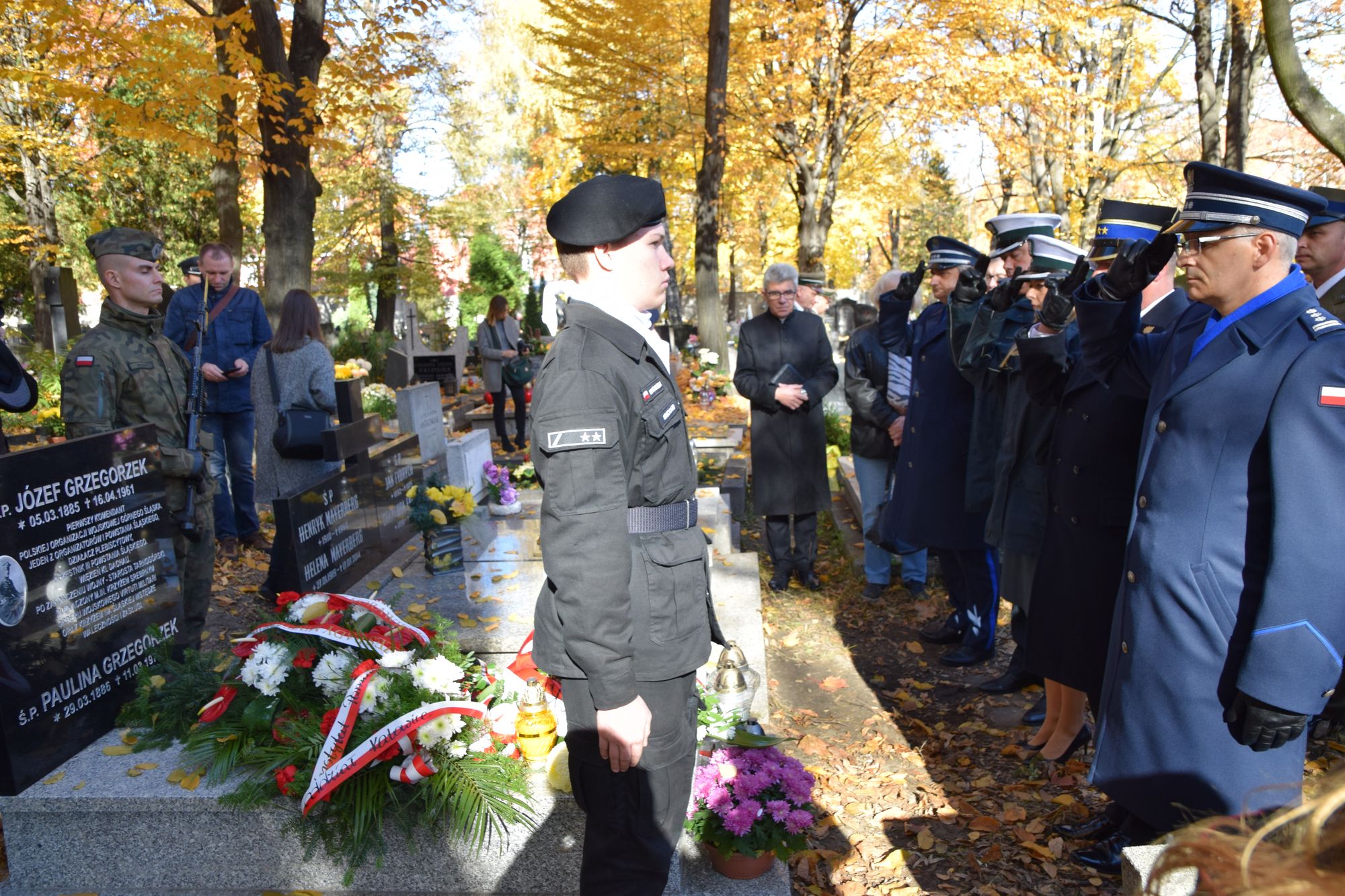 Uroczystość poświęcenia odremontowanego grobu weterana walk o wolność i niepodległość Polski powstańca śląskiego Józefa Grzegorzka.