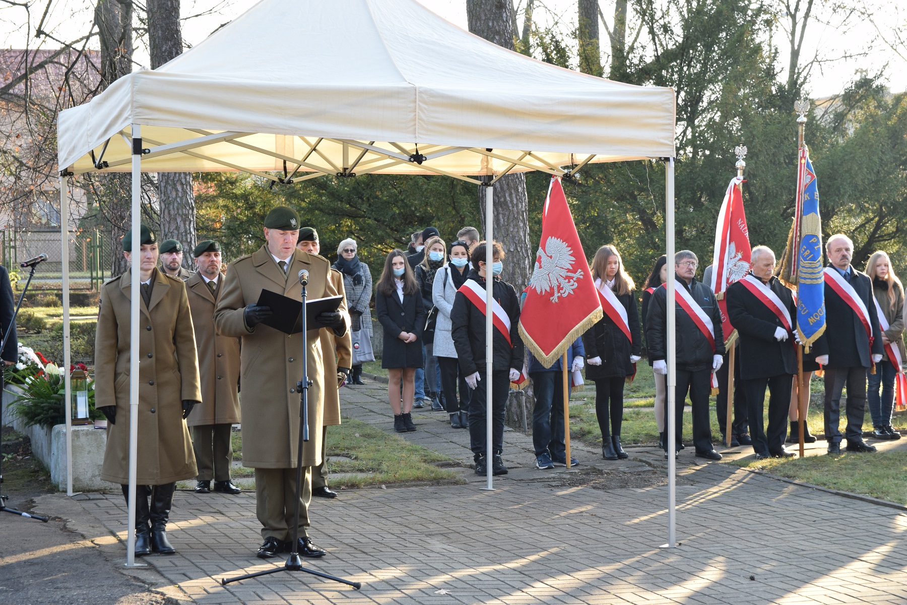 Uroczystość poświęcenia 17 grobów żołnierzy Wojska Polskiego w ramach obchodów Narodowego Święta Niepodległości w Lublińcu. Fot. Jan Kwaśniewicz/IPN