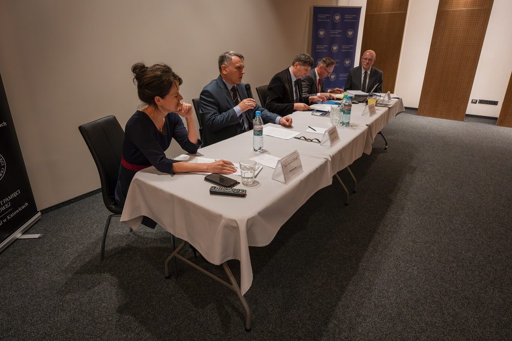 CALL FOR PAPERS: Ogólnopolska konferencja naukowa „Dekret sierpniowy jako narzędzie sprawiedliwych rozliczeń ze zbrodniami okresu wojny i okupacji?” – Katowice, 24-25 września 2024. Fot.: IPN K. Łojko