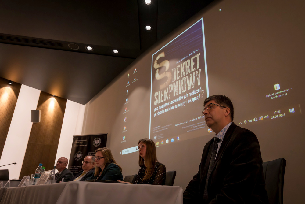 CALL FOR PAPERS: Ogólnopolska konferencja naukowa „Dekret sierpniowy jako narzędzie sprawiedliwych rozliczeń ze zbrodniami okresu wojny i okupacji?” – Katowice, 24-25 września 2024. Fot.: IPN K. Łojko