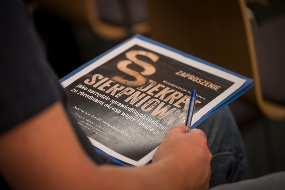 CALL FOR PAPERS: Ogólnopolska konferencja naukowa „Dekret sierpniowy jako narzędzie sprawiedliwych rozliczeń ze zbrodniami okresu wojny i okupacji?” – Katowice, 24-25 września 2024. Fot.: IPN K. Łojko