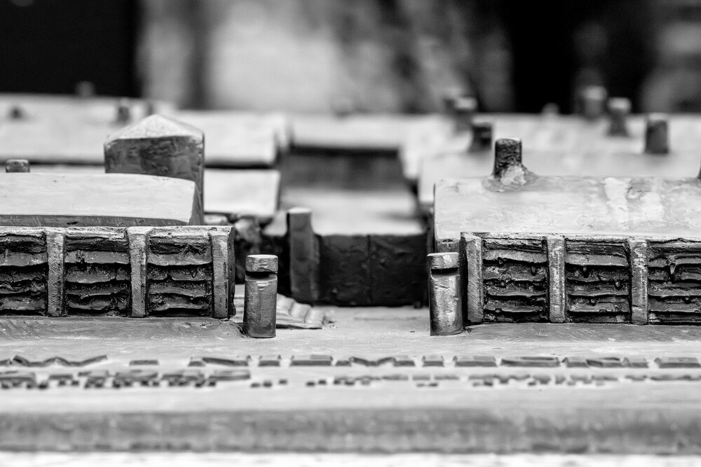 Świętochłowice-Zgoda. Pozostałość po obozie Zgoda, brama z tablicami upamiętniającymi ofiary. „Tragedia Górnośląska” – pamięć historii i historia pamięci. Fot.: IPN K. Łojko