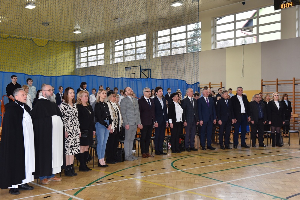 Uroczystość odsłonięcia tablicy upamiętniającej Rudolfa i Wojciecha Basików w Korbielowie. Fot. Monika Kobylańska, Krzysztof Liszka/IPN