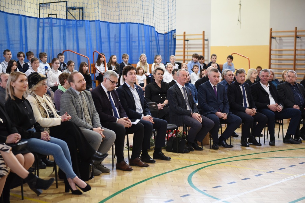 Uroczystość odsłonięcia tablicy upamiętniającej Rudolfa i Wojciecha Basików w Korbielowie. Fot. Monika Kobylańska, Krzysztof Liszka/IPN